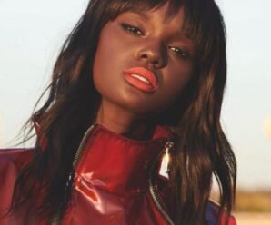 Австралийская модель из Судана, Duckie Thot (настоящее имя Nyadak Thot), действительно привлекает внимание своей уникальной внешностью и потрясающей модельной карьерой.