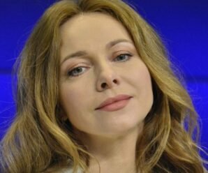 «Превращают лицо в кукольную маску, оставляя женщин без морщин, а ведь даже у младенцев есть морщинки». 49-летняя Екатерина Гусева появилась без макияжа.