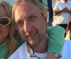 Во время брака с Батуриным Рудковская усыновила мальчика. Одним жестом Яна продемонстрировала свое отношение к Андрею.