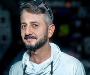Мать Михаила Галустяна защитила сына от журналистов, отметив: «Все разводятся, даже политики. А что, Мишке нельзя?» Этот год стал для шоумена годом перемен, так как он развелся после 18 лет брака.